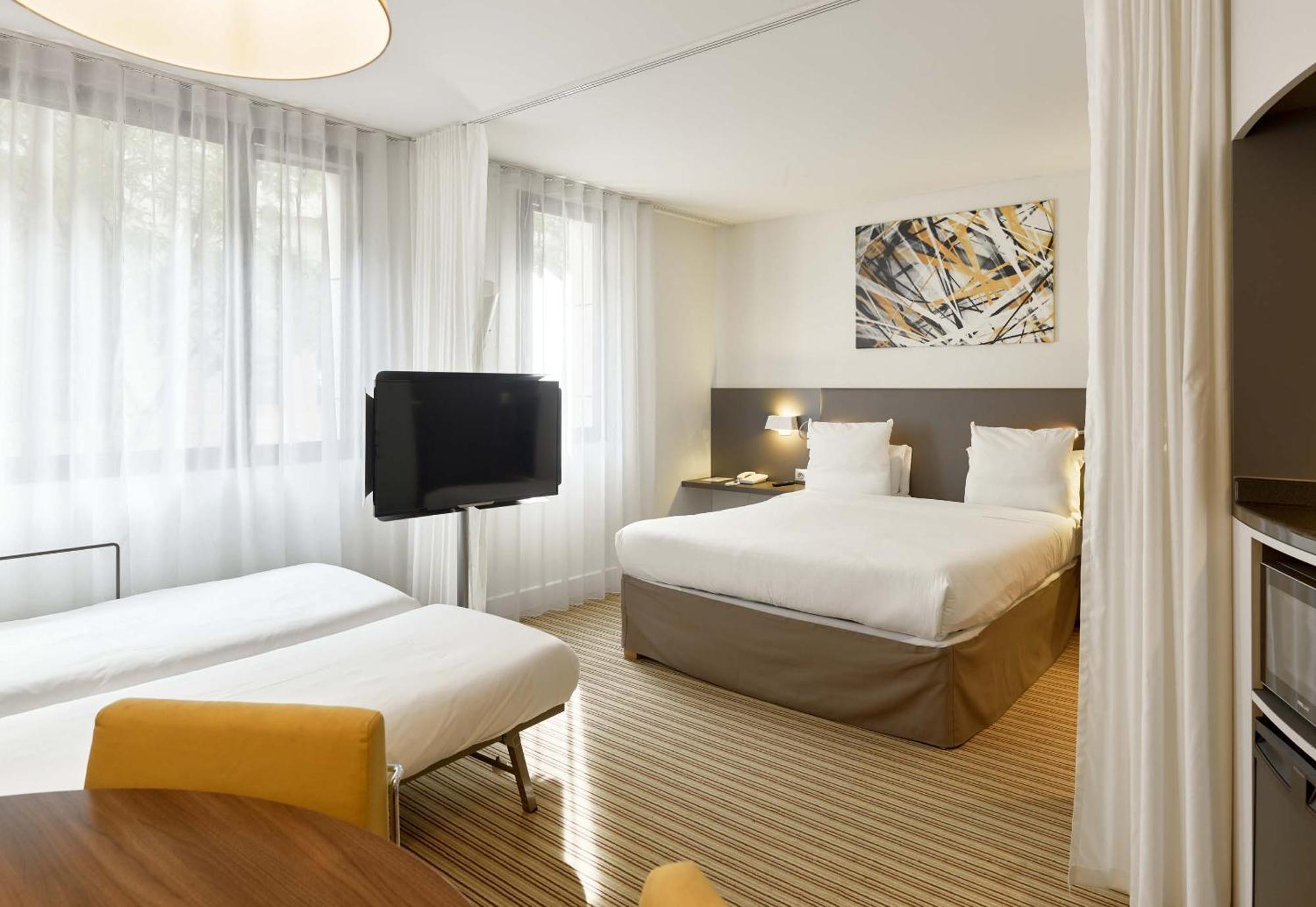 B&B Hotel Rueil-Malmaison Gare Eksteriør billede